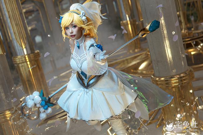 激情Cosplay爆机少女喵小吉 用独特惊艳的角度征服男粉的女菩萨