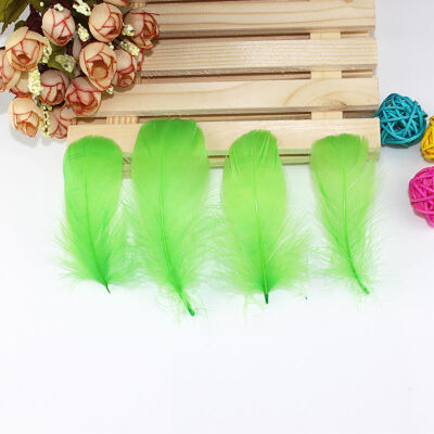 

100pcslot Natural Beautiful Goose Feather Decoration floating color wedding decorations
