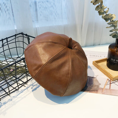 

British retro pupibery hat in autumn&winter