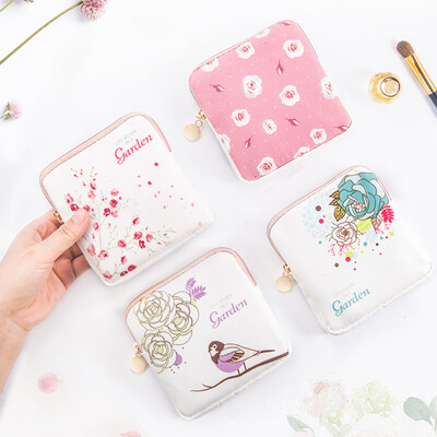 

Vilscijon Victorian outdoor physiology package Korean sanitary napkin bag storage bag portable large capacity aunt towel storage bag purse card package rose love 2631
