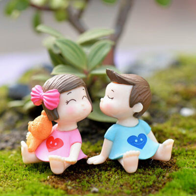 

Sweety Lovers Couple Figurines Miniatures Fairy Garden Gnome Moss Terrariums Resin Crafts Decoration Accessories