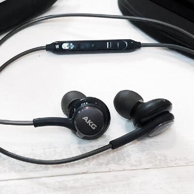 

2018 New Wired Headphone Handsfree In-Ear Headset Phone Call 35mm with Microphone Volume Control