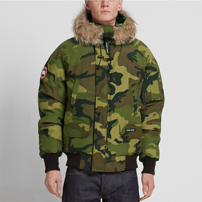 

2018 Overcoat Mens Winter Warm Coat Goose Chilliwack Bomber Goose Down Jacket for Men Bomber Parka Real Coyote Fur Black label
