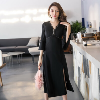 

JOY OF JOY Jingdong womens 2019 spring new V-neck lace stitching large split trumpet sleeve sexy dress long skirt chic port wind Hepburn black JWQZ191562 black