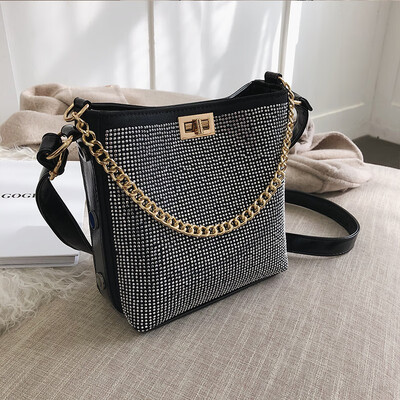 

Senior sense bag female 2019 new wave Korean version of the fashion personality rivet chain wild shoulder slung bucket bag