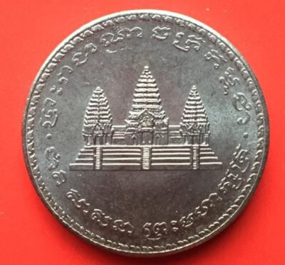 

18mm Cambodia 100 Riels Coin unc condition asia