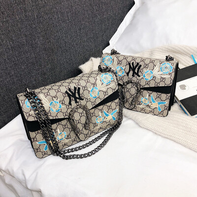 

Qiao Bani 2019 new Korean fashion embroidery line Harajuku wind hit color wine god bag shoulder diagonal trend handbags