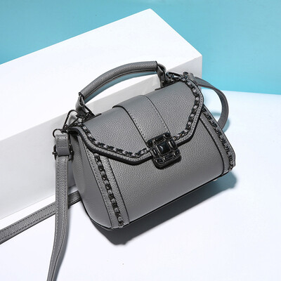 

New simple fashion handbag bag trend female bag Korean version of the shoulder Messenger bag retro bag
