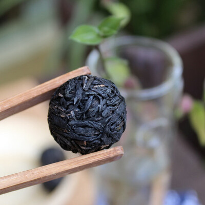 

Jingmai Mountain Handmade Ball-Shaped Purple Bud Puer Pu-erh Puer Tea 2015 Raw