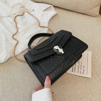 

Qiao Bani 2019 new European&American style fashion snake pattern transition color BV snake head flip cover shoulder shoulder diagonal handbag