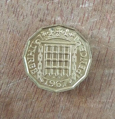

21 mm Three 3 Old Pence Coin Queen Elizabeth II The United Kingdom of Great Britain&Northern Ireland UK Britain