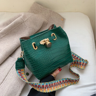 

Beibao Fugu hundred bucket bag female bag 2019 Korean version of the new crocodile pattern embossed single shoulder oblique satche