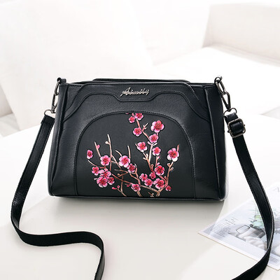 

10 pieces from the batch middle-aged female bag mother bag new embossed bag lady simple shoulder Messenger bag small bag