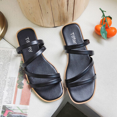 

Sandals womens summer fashion wear 2019 new fashion chic square head Joker thin flat-bottomed sandals tide