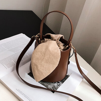 

New chic bag female 2019 new Korean version of the wild shoulder slung ins fashion portable leisure bucket bag