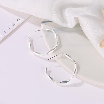 

In 2019 the new brand design opening C-series earrings generous minimalist temperament wild Korean earrings for women