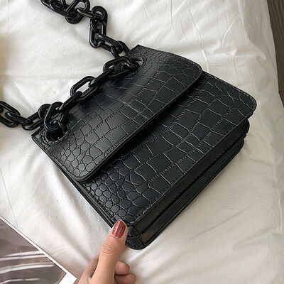 

New small bag woman 2019 new Chaohan version 100 single shoulder bag fashion chain small square bag girl bag