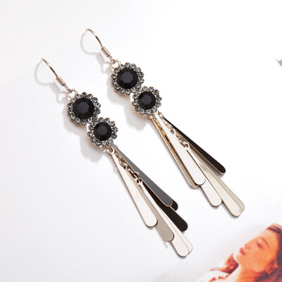 

Fringe Ms temperament long simple earrings