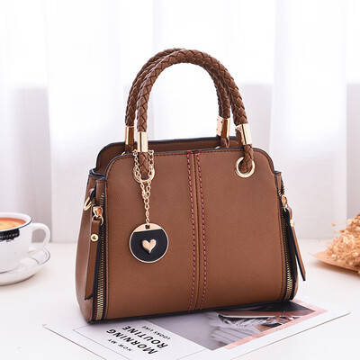 

2019 spring&summer new European&American ladies bag cool fashion big bag female shoulder slung handbag