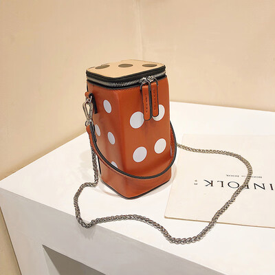 

Ins red creative chain bag women 2019 new Korean version of Joker wave hand bill of lading shoulder Messenger bag