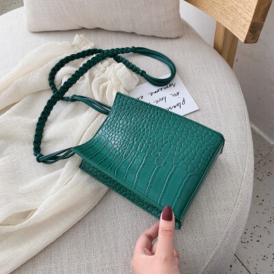 

Summer crocodile pattern retro bag female 2019 new wave wild single shoulder slung fashion solid color simple small square bag