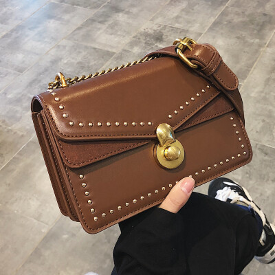 

Small bag female 2019 new messenger bag female bag tide Korean fashion retro shoulder bag chain rivets