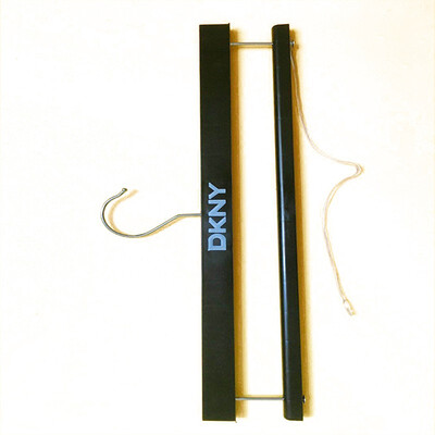 

Yixiao plastic imitation wood hanger LOGO printing 1384833CM 300 box 38CM & 40CM250 box order quantity 4 box 13842