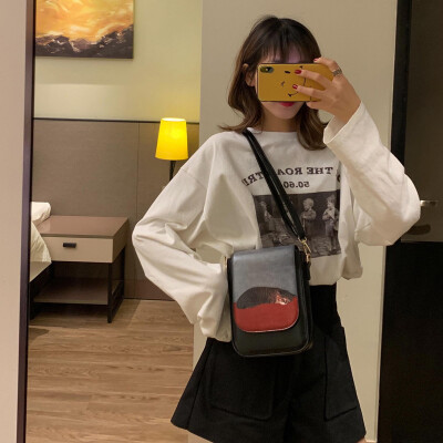 

Qiao Bani 2019 new South Korea ulzzang fashion printing funny beauty figure shoulder bag diagonal tide handbag