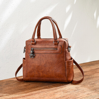 

In summer the new shoulder bag the Korean version of the handbag the fashion girl bag the backpack with one shoulder one shou