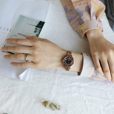 

Fashion retro literary watches female students Korean version of simple ins cold wind Sennu square Shi Ying watches