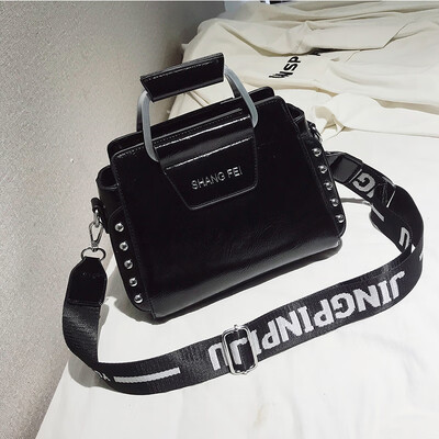 

Spring&summer small bag female 2019 new wave fashion retro rivet shoulder bag shoulder wide shoulder strap Messenger bag