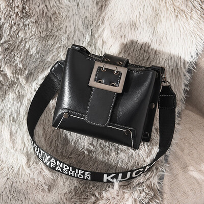 

On the new wave of womens handbags Korean version of 100 minimalist ladies shoulder Messenger bag fashion bucket bag