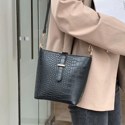 

New small bag high-grade Messenger bag female wild ins super fire handbag new 2019 tide shoulder bucket bag
