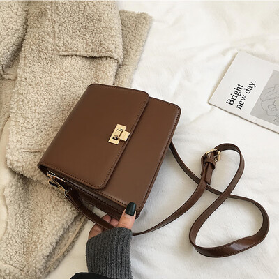 

Hong Kong style new chic bag female retro simple wild 2019 new Korean version of the shoulder slung fashion small square bag