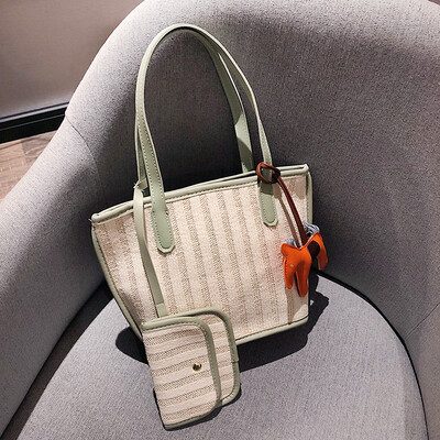 

Wild striped knit mother bucket shoulder bag female 2019 new wave Korean version of the senior sense of the ocean handbag