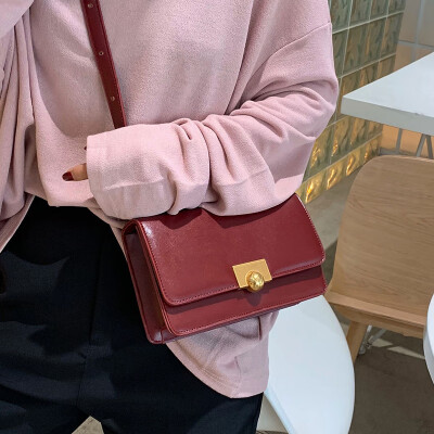 

New high-end bag female 2019 new wave Korean fashion casual temperament wild shoulder slung small square bag