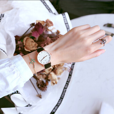 

Light luxury French niche watch female vibrating network red fashion trend simple temperament ladies female watch student ins wind