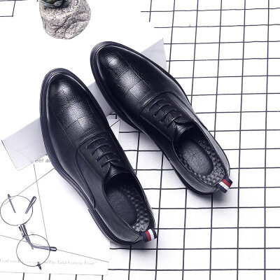 

2019 summer mens British Korean version of the pointed embossed black tide shoes with mens shoes business dress casual shoes