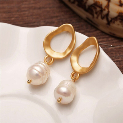 

Retro Freshwater Pearl Earrings Creative Temperament Simple Wild Slim Earrings