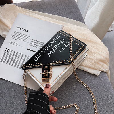 

New small bag Messenger bag female wild ins new 2019 fashion single shoulder chain contrast color rivet small square bag