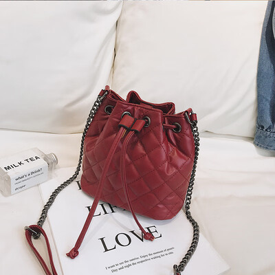 

Small fragrance rhombic chain bag female 2019 new wave Korean version of the wild single shoulder slung portable fashion bucket bag