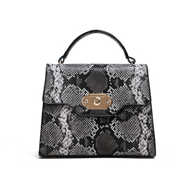 

Chic small bag female bag Korean version of the wild shoulder bag fashion letter chain slung saddle bag tide