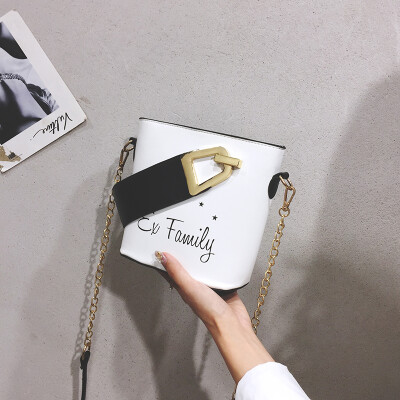 

2019 new fashion wild handbag female simple personality letter Messenger bag wild single shoulder chain bucket bag