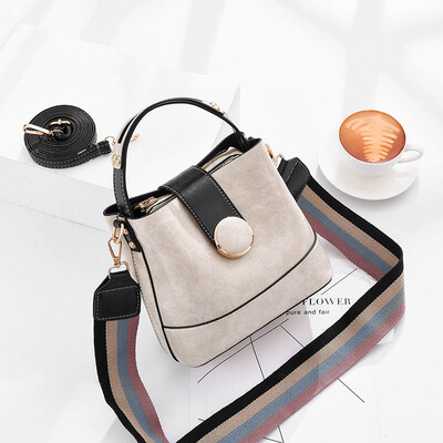 

Summer bucket Lady Bag Fashion Net red small bag broadband slant bag lady Baitao ins