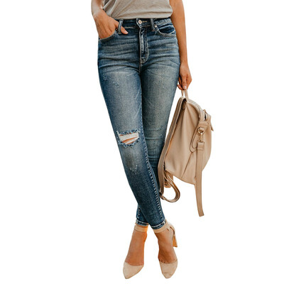 

Hole Breaking Tight Jeans