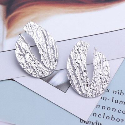 

European Trendy Geometric Metal Big Drop Earring For Women Leaf Flower Round Brincos Statement Earring Party Jewelry Model Show