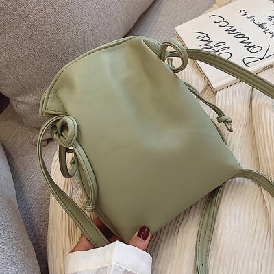 

On the new female 2019 new Korean version of simple fashion bucket bag port wind girl Joker slung shoulder bag