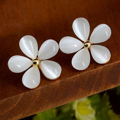 

EK931 Fashion Vintage Leaf Feather Wing Flower Crystal Pearl Triangle Coin Heart Bowknot Stud Earrings For Women Jewelry Gift