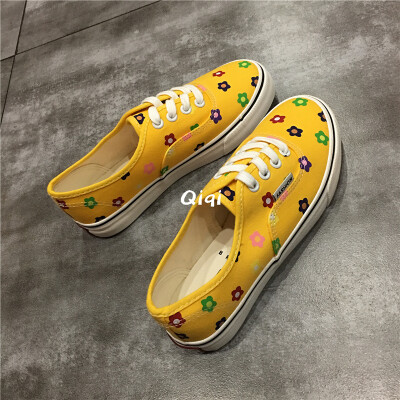 

2019 summer new Hyuna Kim wind small flower canvas shoes female Korean version of Joker student board shoes female
