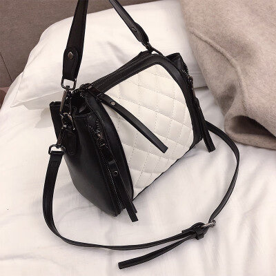 

Small fragrance rhombic embroidered line bag female 2019 new wave Korean version of the wild single shoulder slung portable fashion shell bag